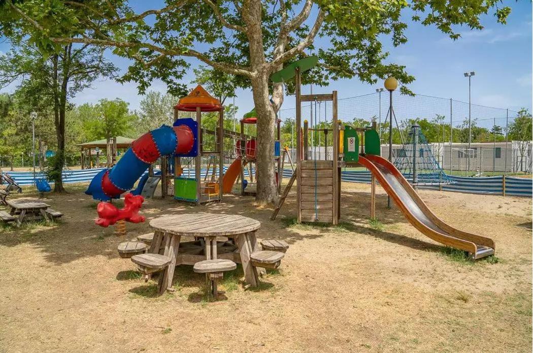 Vacanceselect Mobil Homes - Camping Pineta Sul Mare Camping Village Cesenatico Ngoại thất bức ảnh